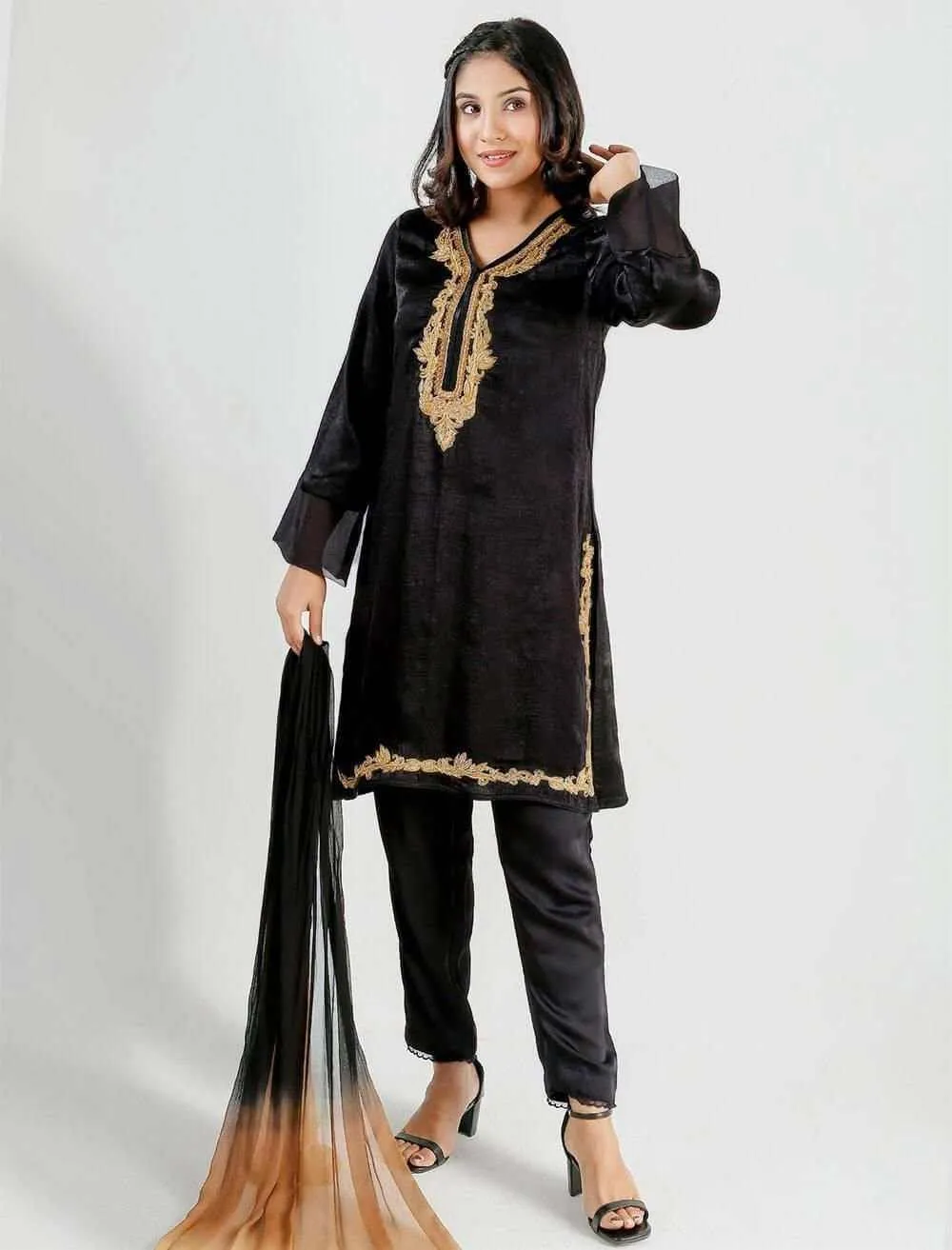 Exclusive Zardozi Kameez